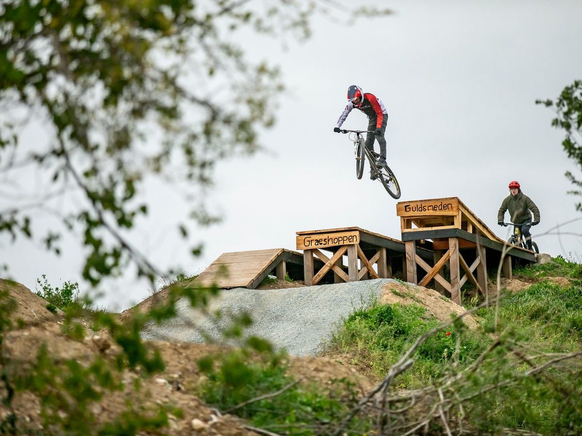 Mountainbikerytter på et nyanlagt spor i Frederikssund Bikepark